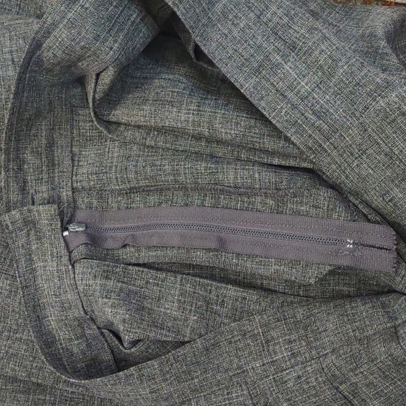 SLIGHTLY USED GRAY SKIRT NO SIZE NO BRAND NAME SIZE 15INCH BY 22INCH - Picture 8 of 11